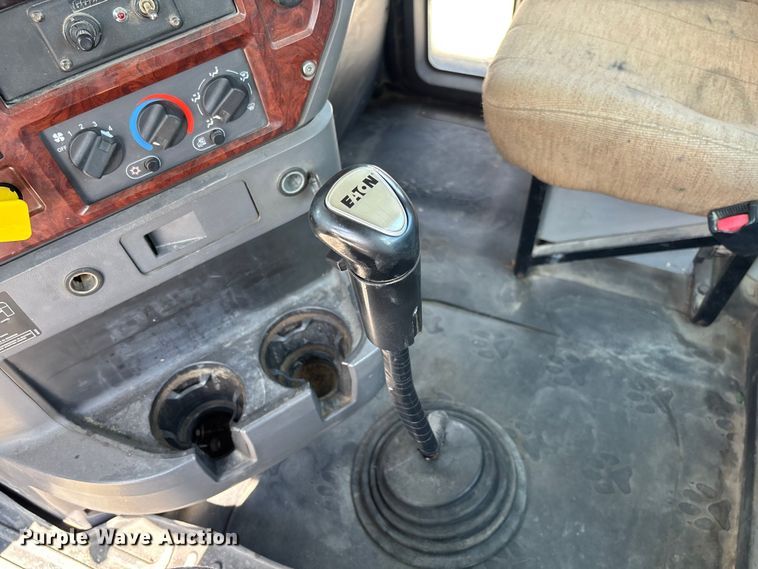 image for item FC1734 2016 Mack CXU613 semi truck