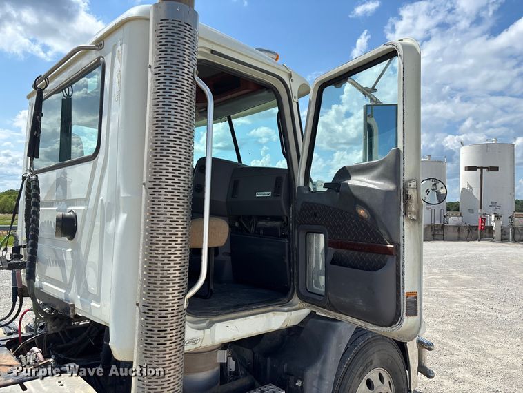 image for item FC1734 2016 Mack CXU613 semi truck