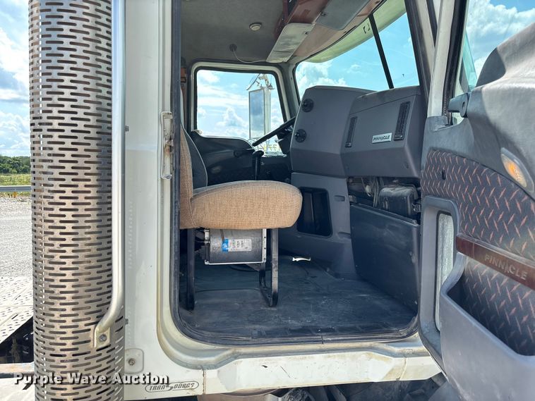 image for item FC1734 2016 Mack CXU613 semi truck