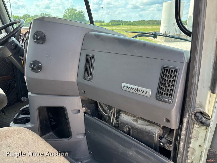 image for item FC1734 2016 Mack CXU613 semi truck