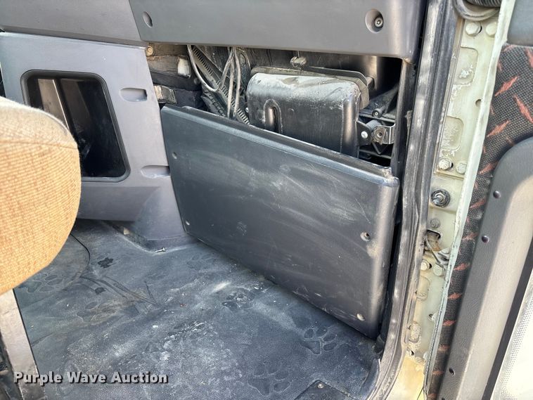 image for item FC1734 2016 Mack CXU613 semi truck