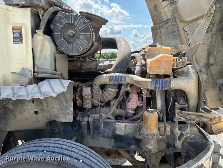 image for item FC1734 2016 Mack CXU613 semi truck