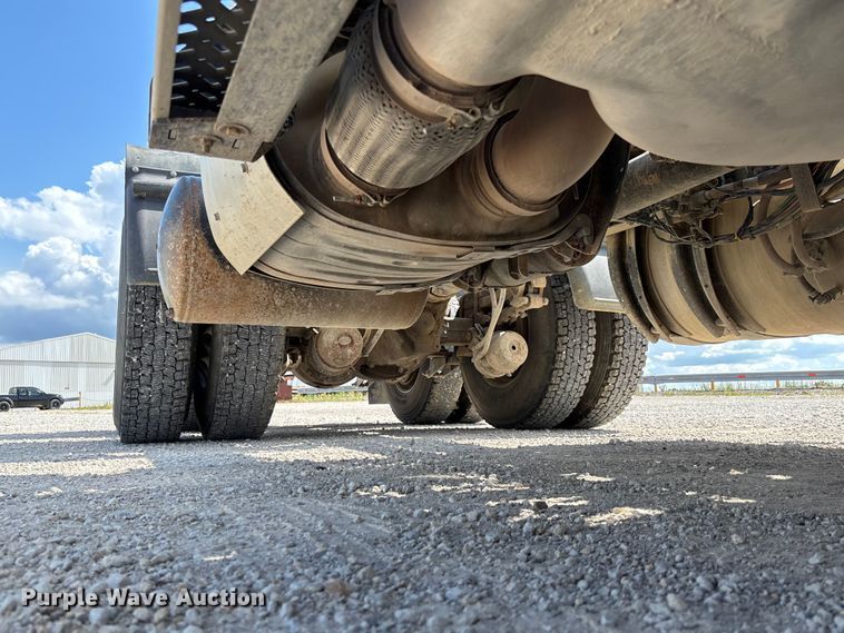 image for item FC1734 2016 Mack CXU613 semi truck