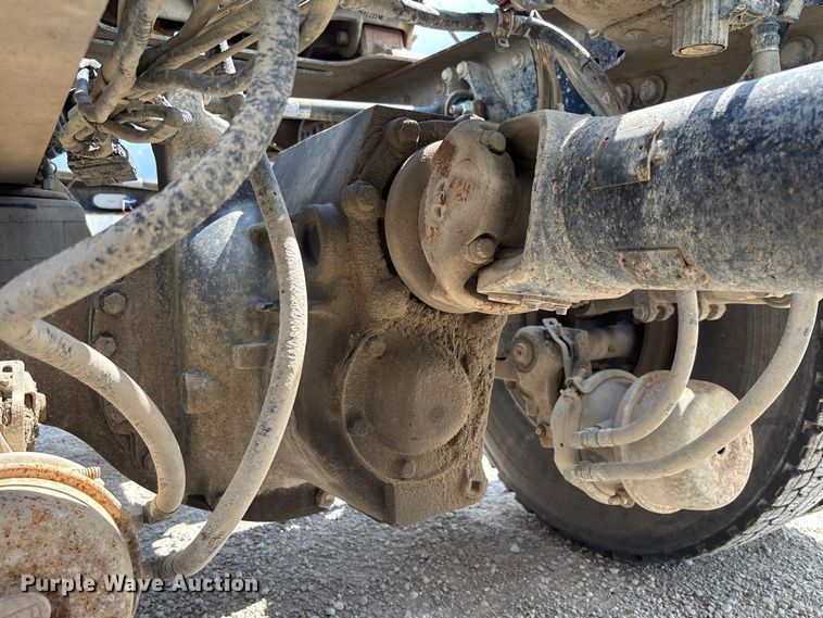 image for item FC1734 2016 Mack CXU613 semi truck