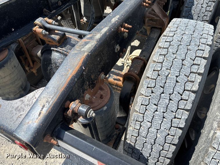 image for item FC1734 2016 Mack CXU613 semi truck