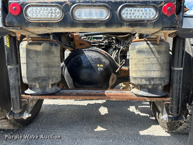 image for item FC1734 2016 Mack CXU613 semi truck
