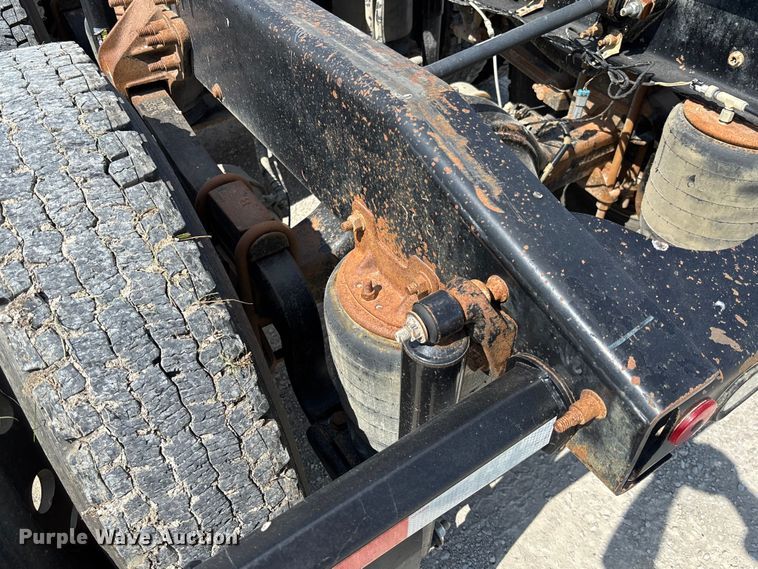 image for item FC1734 2016 Mack CXU613 semi truck