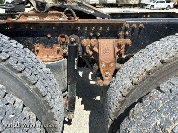 image for item FC1734 2016 Mack CXU613 semi truck