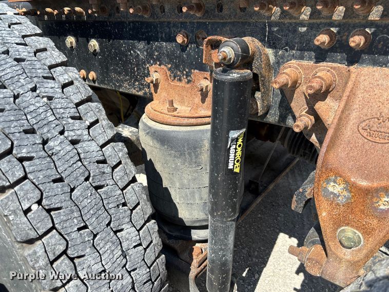 image for item FC1734 2016 Mack CXU613 semi truck