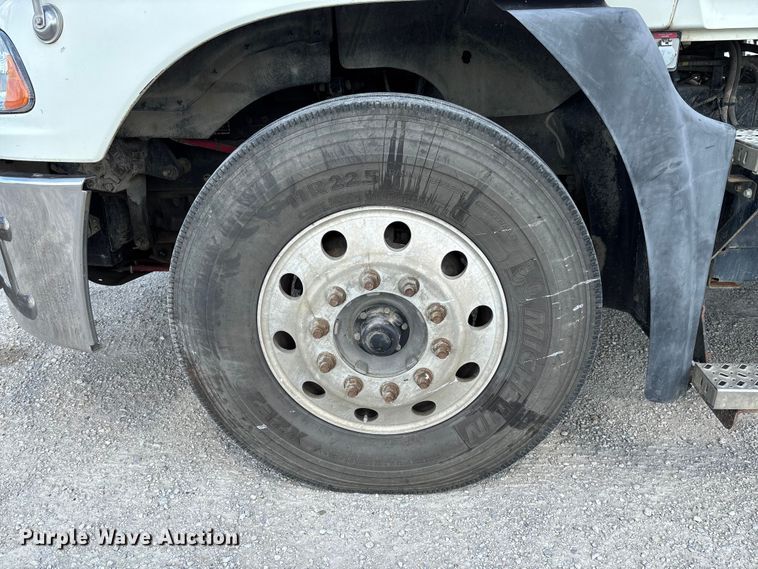 image for item FC1734 2016 Mack CXU613 semi truck