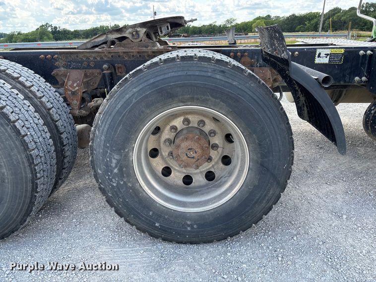 image for item FC1734 2016 Mack CXU613 semi truck