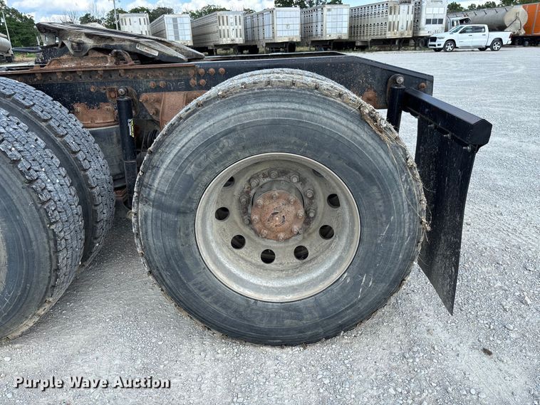 image for item FC1734 2016 Mack CXU613 semi truck