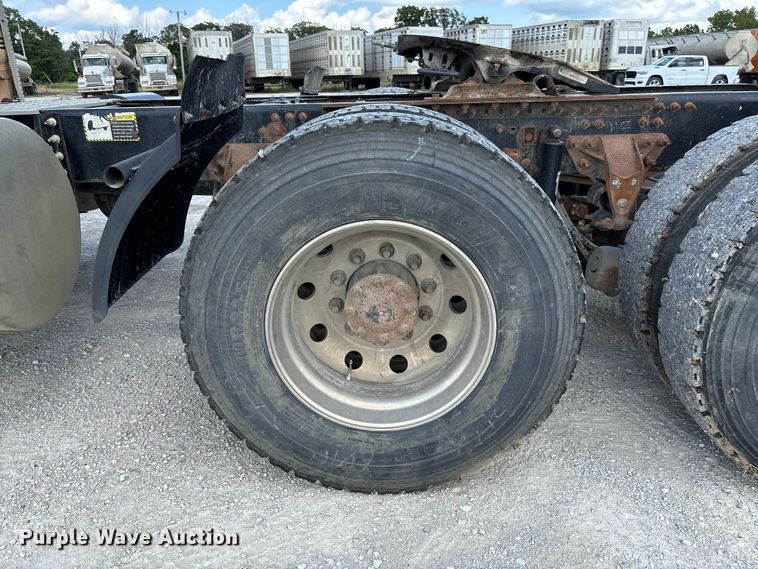 image for item FC1734 2016 Mack CXU613 semi truck