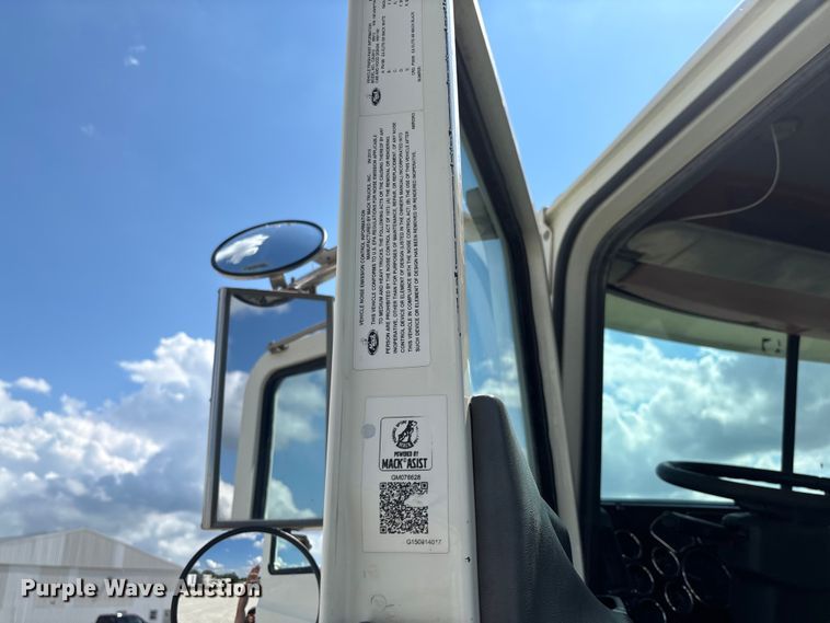 image for item FC1734 2016 Mack CXU613 semi truck