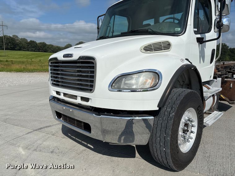 image for item FC1737 2013 Freightliner Business Class M2 roll-off container truck