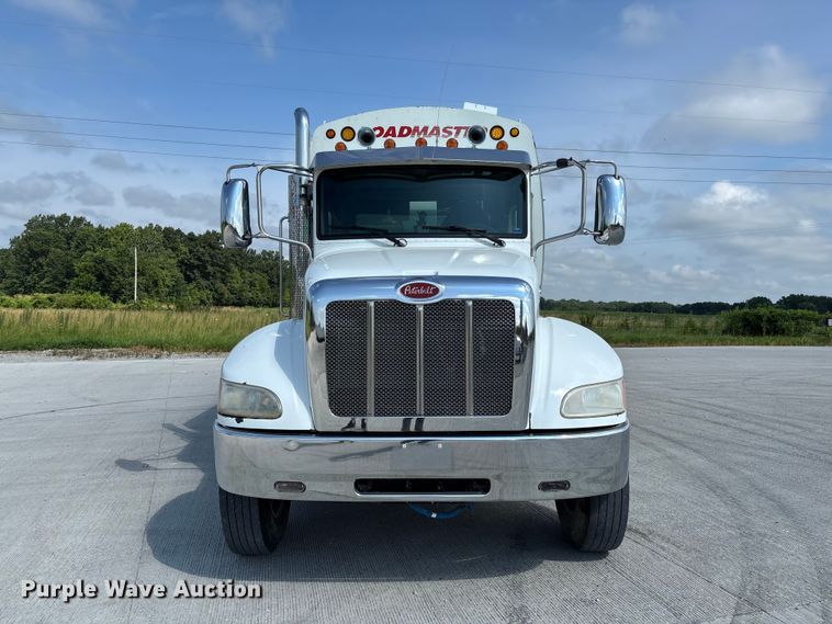image for item FC1738 2018 Peterbilt 337 refuse truck