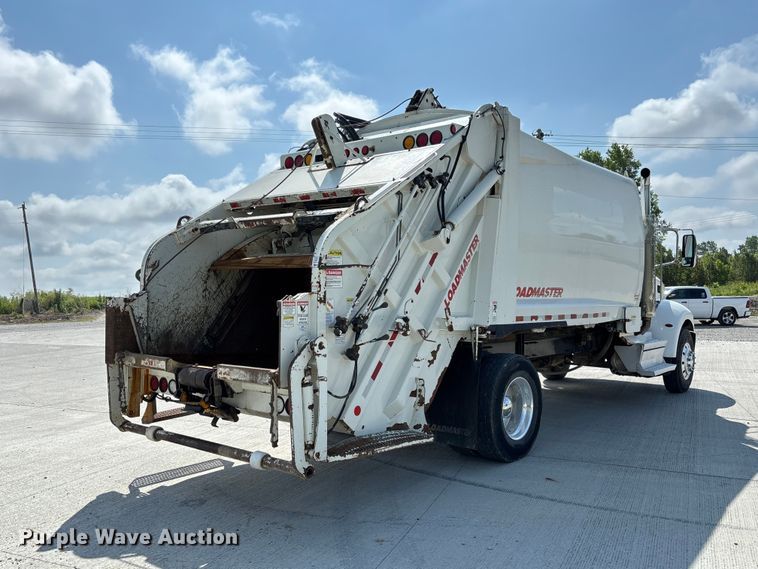 image for item FC1738 2018 Peterbilt 337 refuse truck