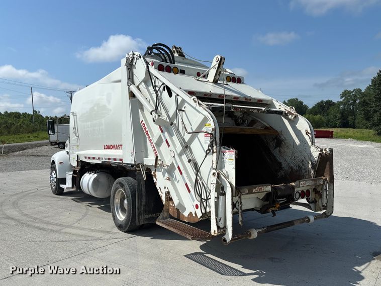 image for item FC1738 2018 Peterbilt 337 refuse truck