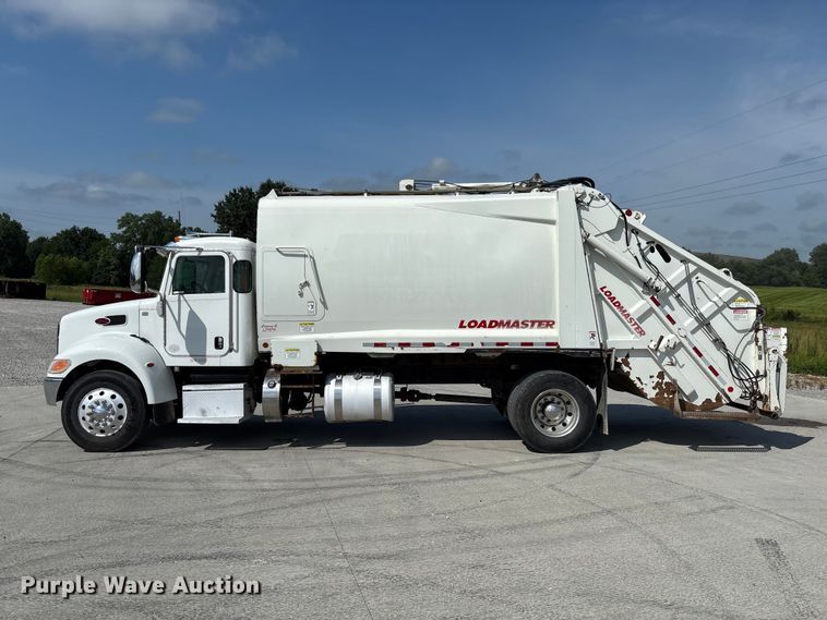 image for item FC1738 2018 Peterbilt 337 refuse truck