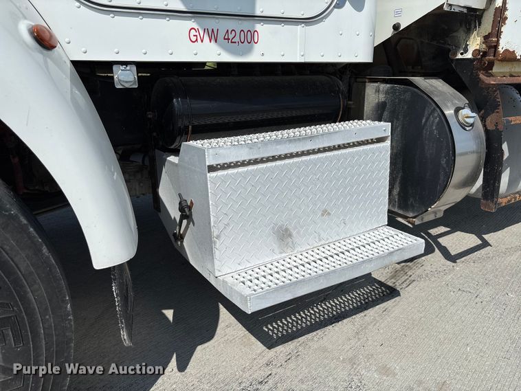 image for item FC1738 2018 Peterbilt 337 refuse truck