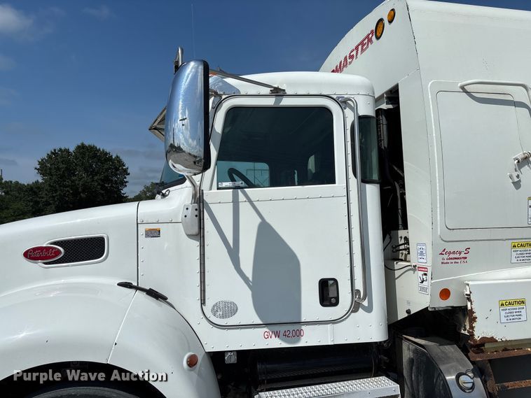 image for item FC1738 2018 Peterbilt 337 refuse truck