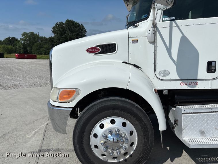 image for item FC1738 2018 Peterbilt 337 refuse truck