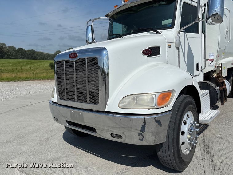 image for item FC1738 2018 Peterbilt 337 refuse truck