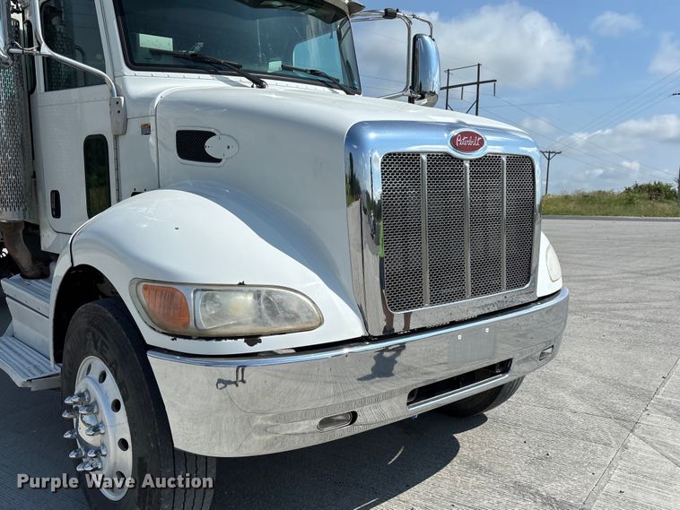 image for item FC1738 2018 Peterbilt 337 refuse truck