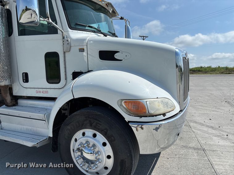 image for item FC1738 2018 Peterbilt 337 refuse truck