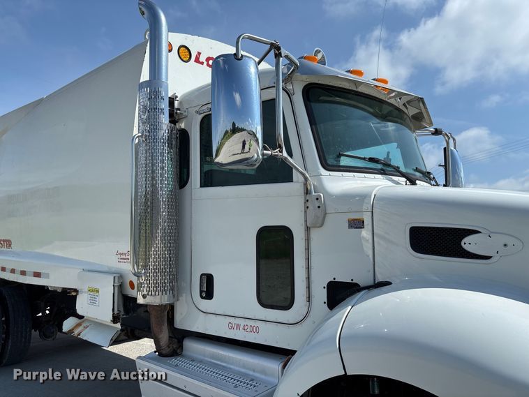 image for item FC1738 2018 Peterbilt 337 refuse truck