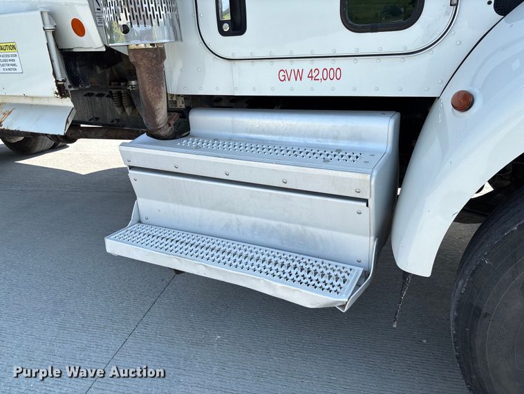 image for item FC1738 2018 Peterbilt 337 refuse truck