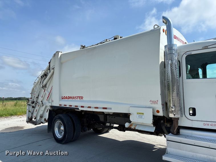 image for item FC1738 2018 Peterbilt 337 refuse truck