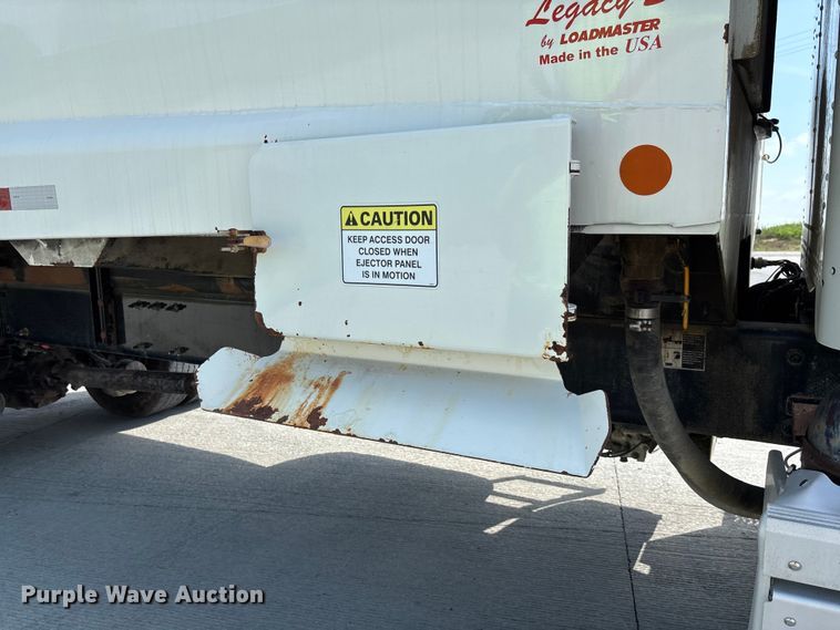 image for item FC1738 2018 Peterbilt 337 refuse truck