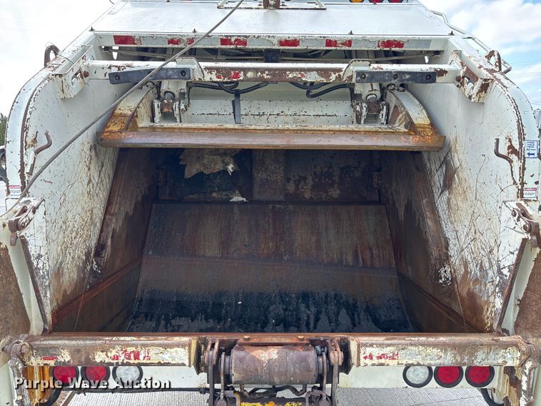 image for item FC1738 2018 Peterbilt 337 refuse truck