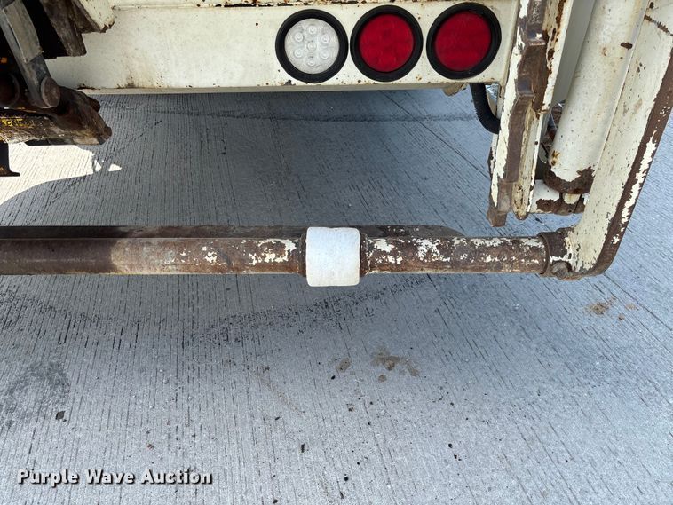 image for item FC1738 2018 Peterbilt 337 refuse truck