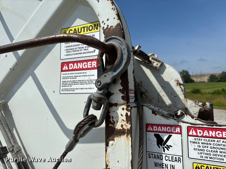 image for item FC1738 2018 Peterbilt 337 refuse truck