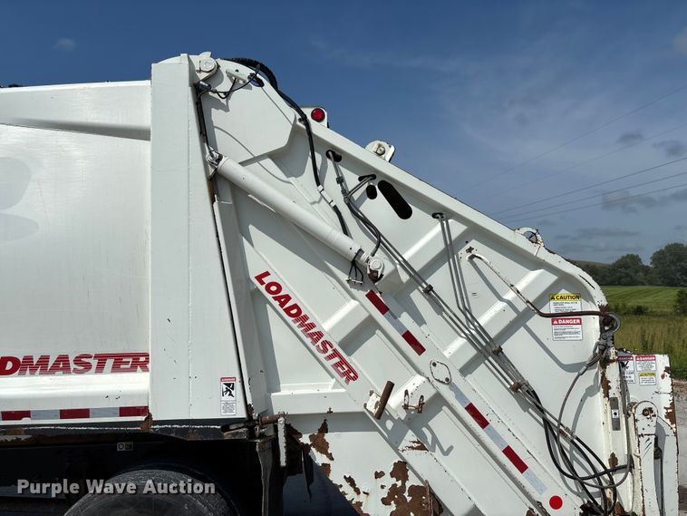 image for item FC1738 2018 Peterbilt 337 refuse truck