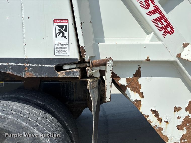 image for item FC1738 2018 Peterbilt 337 refuse truck