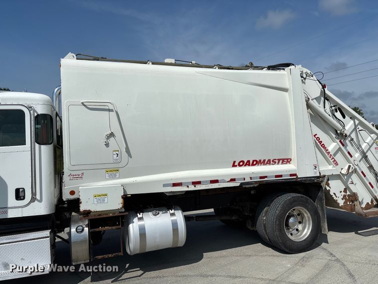 image for item FC1738 2018 Peterbilt 337 refuse truck