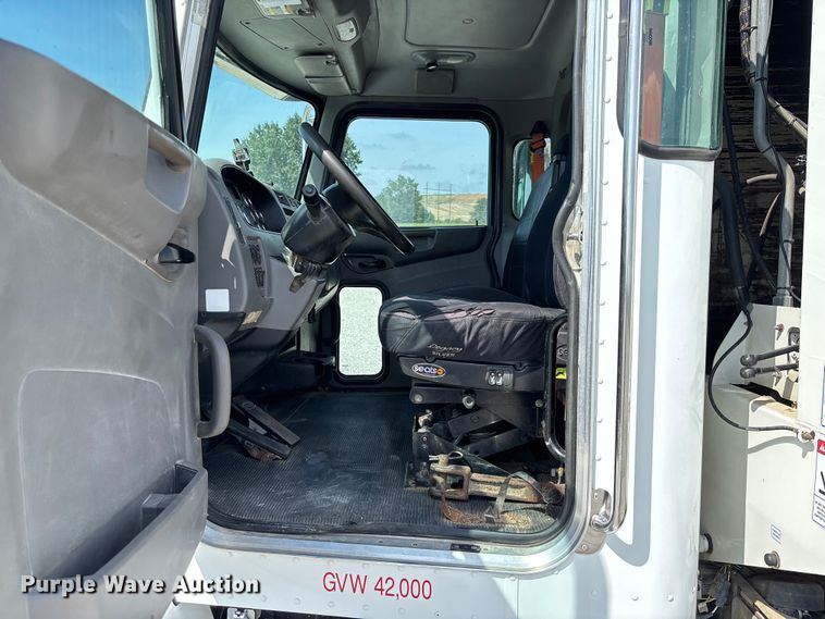 image for item FC1738 2018 Peterbilt 337 refuse truck