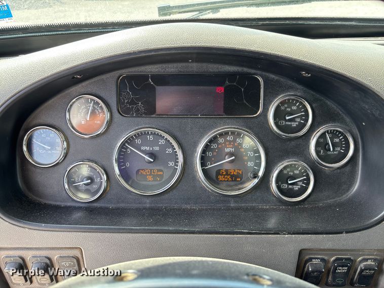image for item FC1738 2018 Peterbilt 337 refuse truck