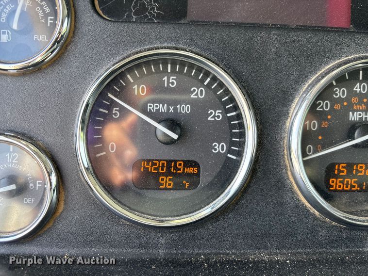 image for item FC1738 2018 Peterbilt 337 refuse truck