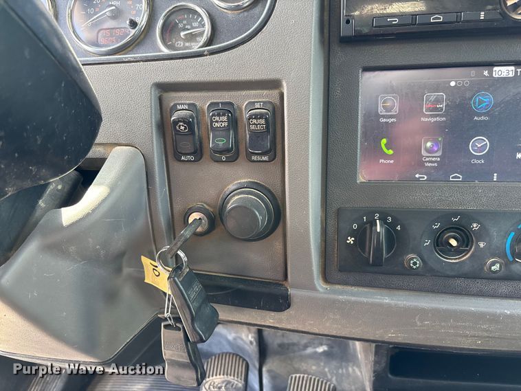 image for item FC1738 2018 Peterbilt 337 refuse truck