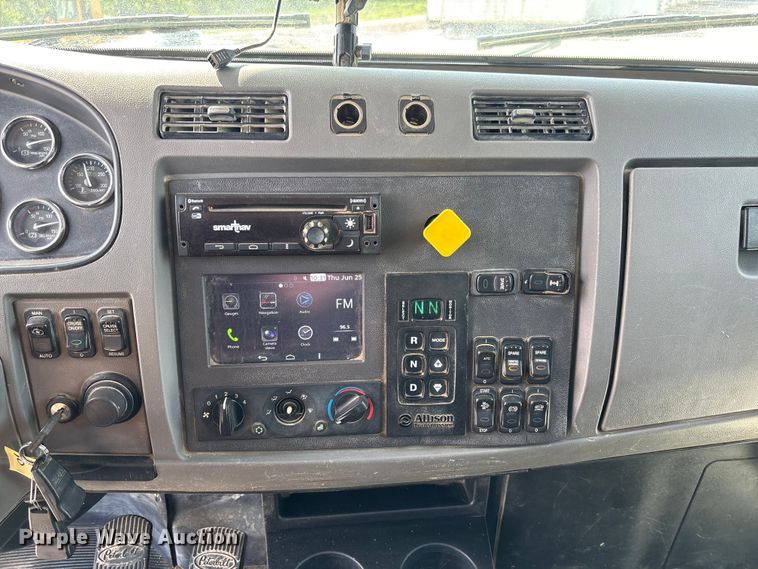 image for item FC1738 2018 Peterbilt 337 refuse truck