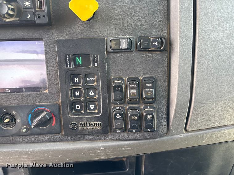 image for item FC1738 2018 Peterbilt 337 refuse truck
