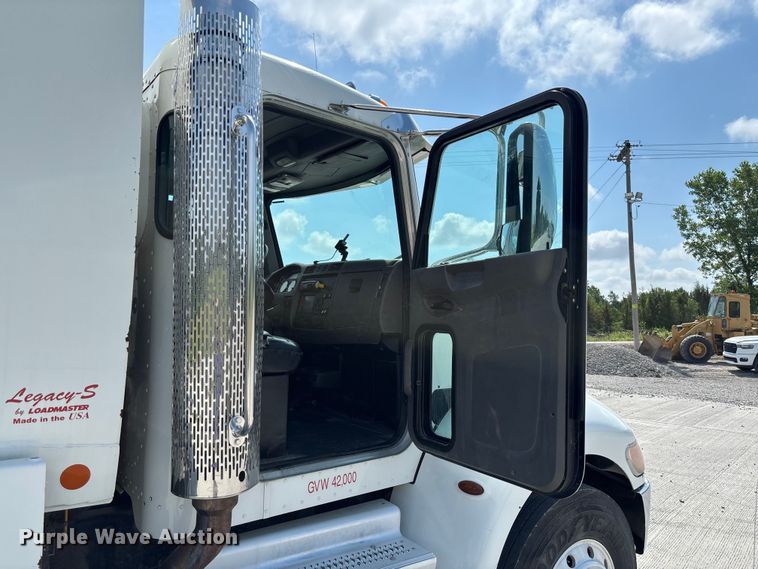 image for item FC1738 2018 Peterbilt 337 refuse truck