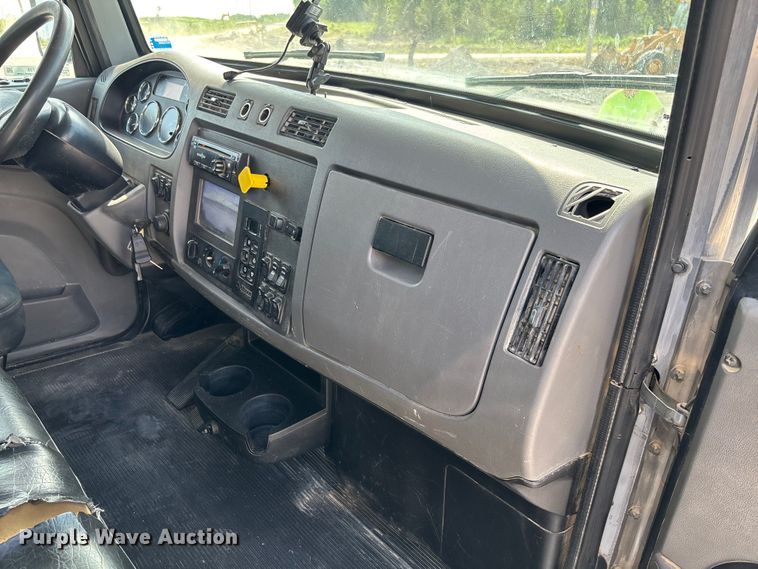 image for item FC1738 2018 Peterbilt 337 refuse truck