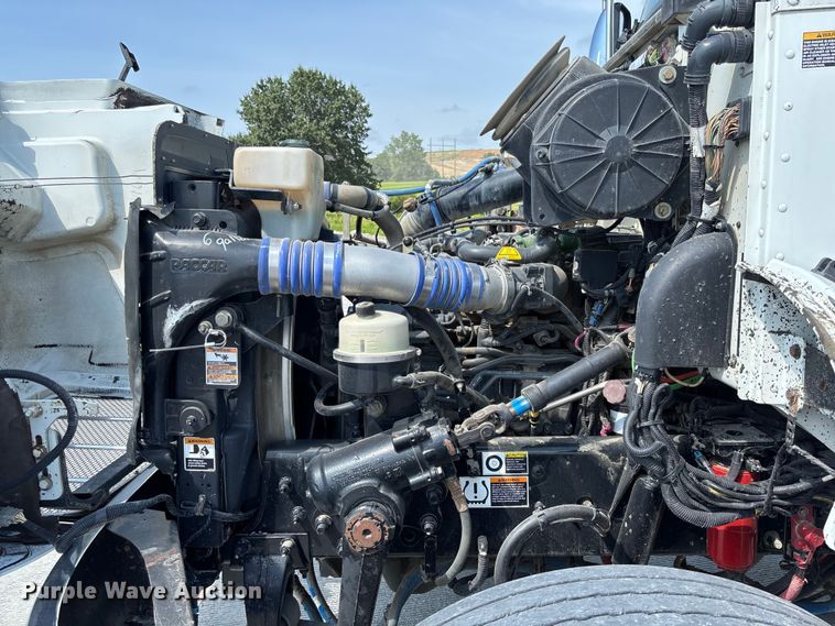 image for item FC1738 2018 Peterbilt 337 refuse truck