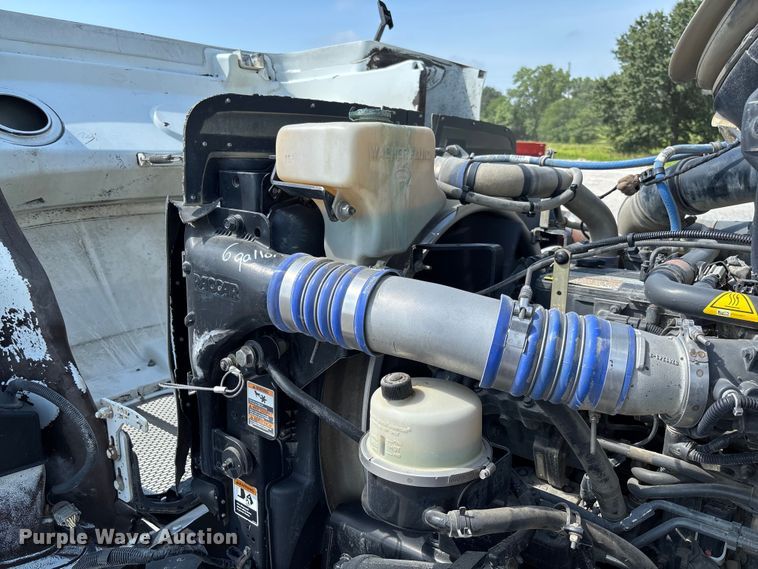 image for item FC1738 2018 Peterbilt 337 refuse truck