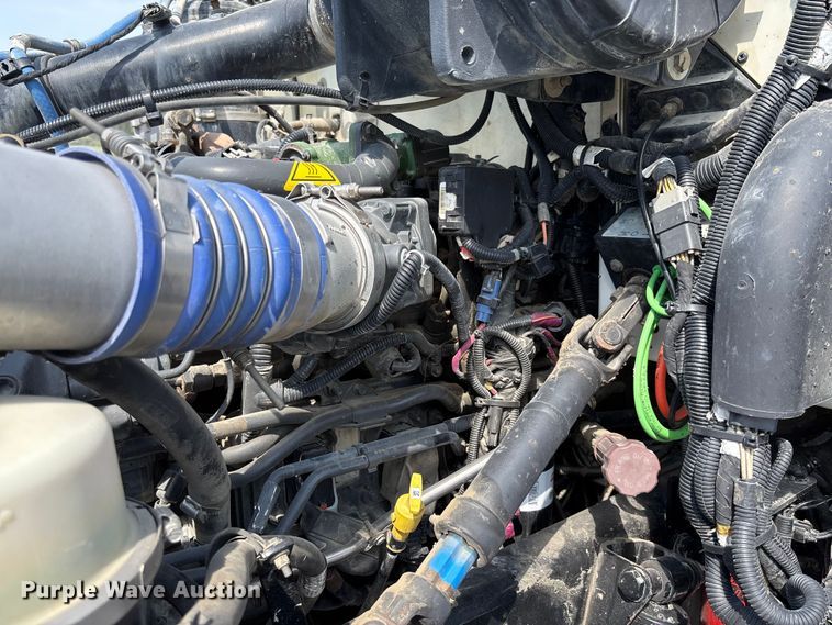 image for item FC1738 2018 Peterbilt 337 refuse truck